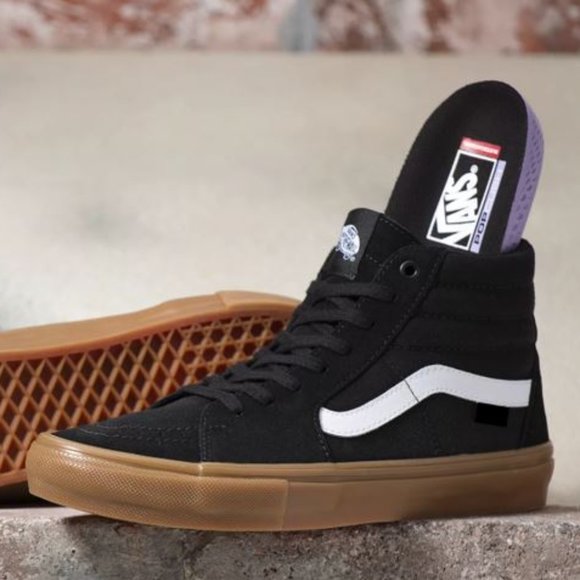 Vans Shoes - Vans SK8-HI - black w/ gum sole - US Men 4.5, US Women 6 - excellent used cond
